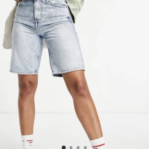 Jeans Shorts - Använt väldigt få gånger, är i topp skick! Storlek 38💜