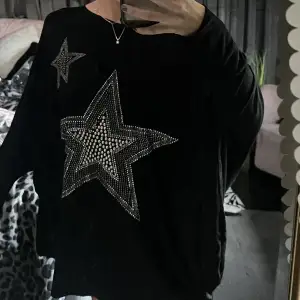 Skitsnygg tröja med glittriga stjärnor på💘 Aldrig använda⚡️