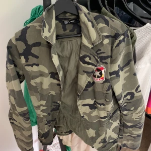 Grön sommarjacka - Superfin militär sommarjacka💚🤩