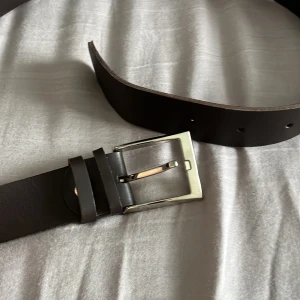 Läderbälte - Ett helt oanvänt bälte i äkta läder