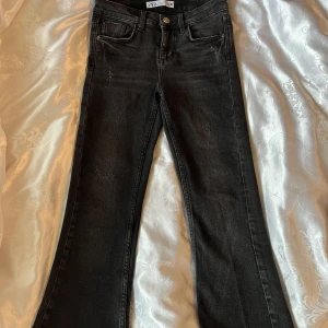 Zara jeans, st 32 - Använd 1 gång, väldigt bra skick.