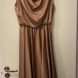 Sidenklänning - Sidenklänning från Smiley Vintage. 