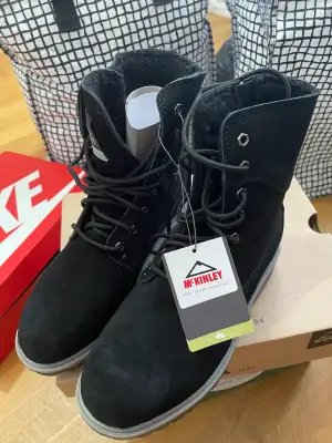 Brand New never been used Size 36 with box Can do meet up Södertälje or Stockholm City