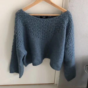 Stickad tröja  - Blåa stickad tröja ifrån Bik Bok! 