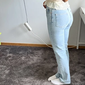 Blåa jeans  - Super fina Weekday jeans. Använt fåtal gånger. Köparen står för frakten💕💕