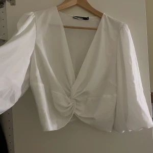 Vit blus - Jättefin vit blus, använd en kväll. 
