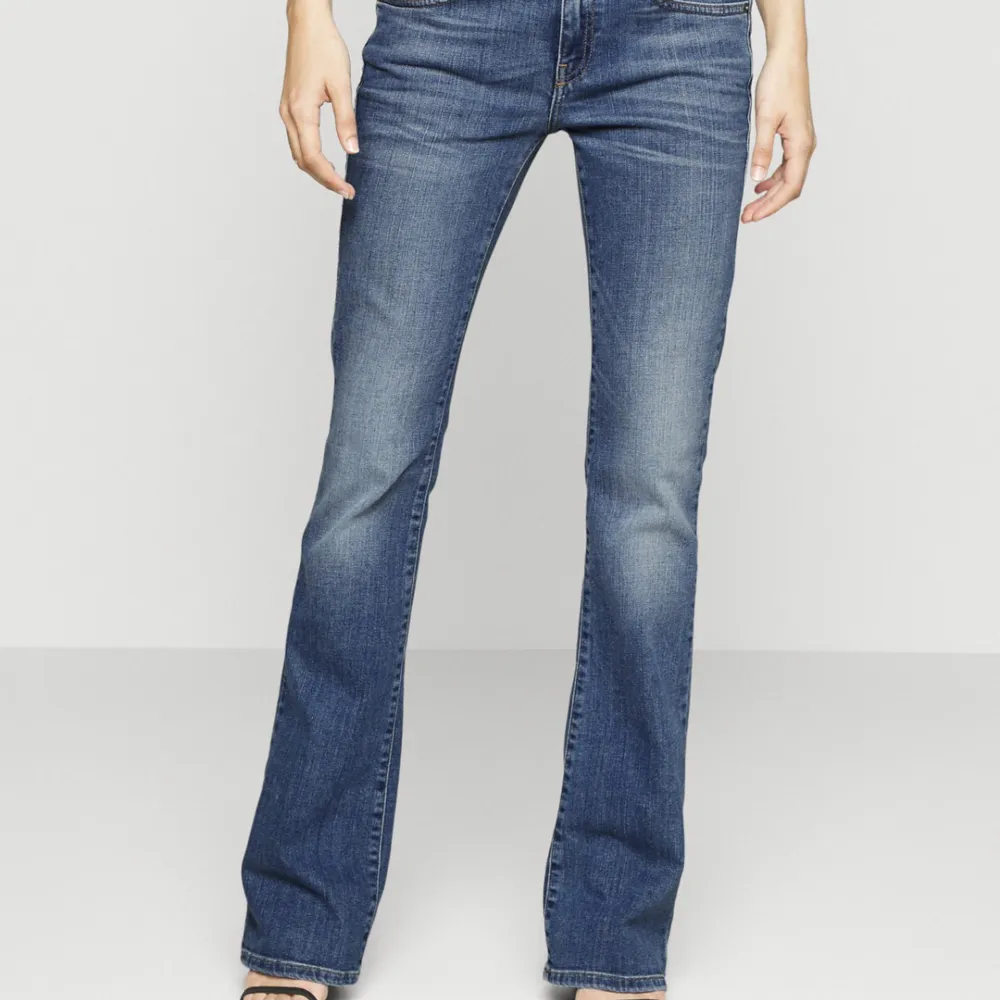 Säljer mina favorit diesel jeans som är så populära!! Storlek 25x30💝. Jeans & Byxor.