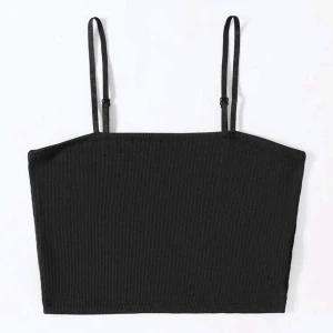 Slätt Enkel Linne & Cami - Enkel, moderiktig och luftig topp med remmar (justerbara) sommar.  Ny och oanvänd.