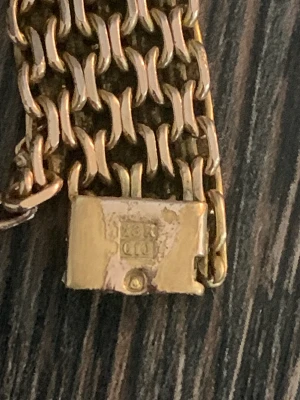 Armbands länk 18k - Hej! Jag säljer nu ett armband i 18k, den väger 31g och säljes i fint skick med stämpel såklart. För mera info hör av er 