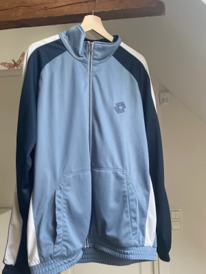 Kofta - Jätte cool kofta fin över vit t-shirt och passar till det mesta❤️