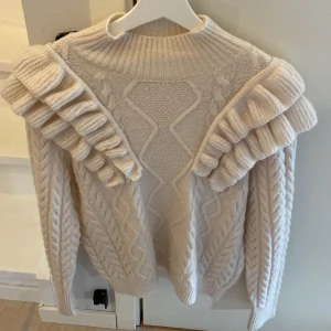 Stickd tröja - Använd en gång då den är lite stor Från only  Fler bilder vid intresse 