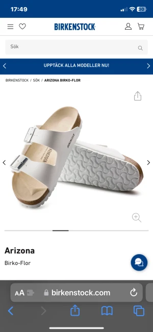 Birkenstock  - Vita Birkenstock Arizona Sandaler  Stl 40   Säljer då dom va för stora för mig, så dom är endast testade.   Köpta för 995kr, säljer för 700kr.  Kan hämtas i Hille eller fraktas emot fraktkostnad.
