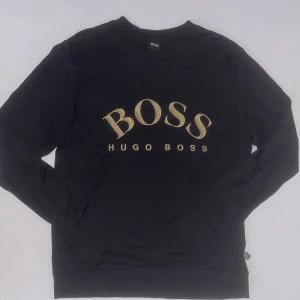 Hugo Boss sweatshirt  - Bra skick. Ordinarie pris ca 1200:- 