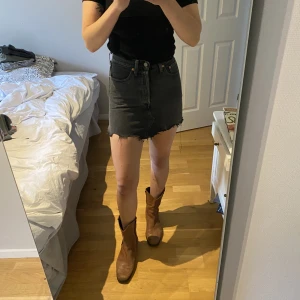 Levis jeanskjol  - 36! 