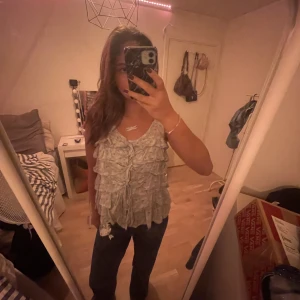 Linne - Fint linne med volanger