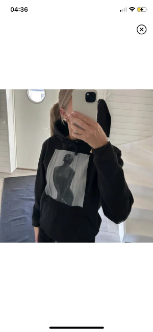 Hoodie från the cool elephant  - Lånade bilder av @moafranssonn  As cool hoodie från the cool elephant, skriv om du vill ha fler bilder 