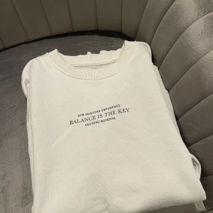 Grå/beige collegetröja  - Fin tröja, knappt använd.