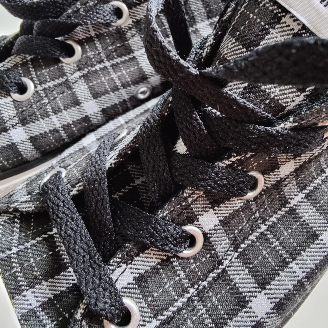 Brand new Converse sneakers  - 91