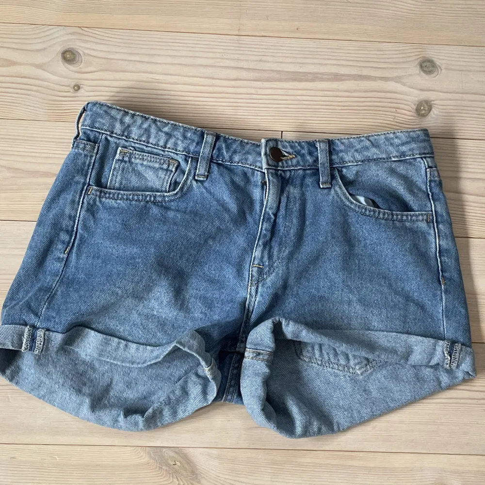 Super fina jeans shorts och är i jätte bra skick😝. Shorts.