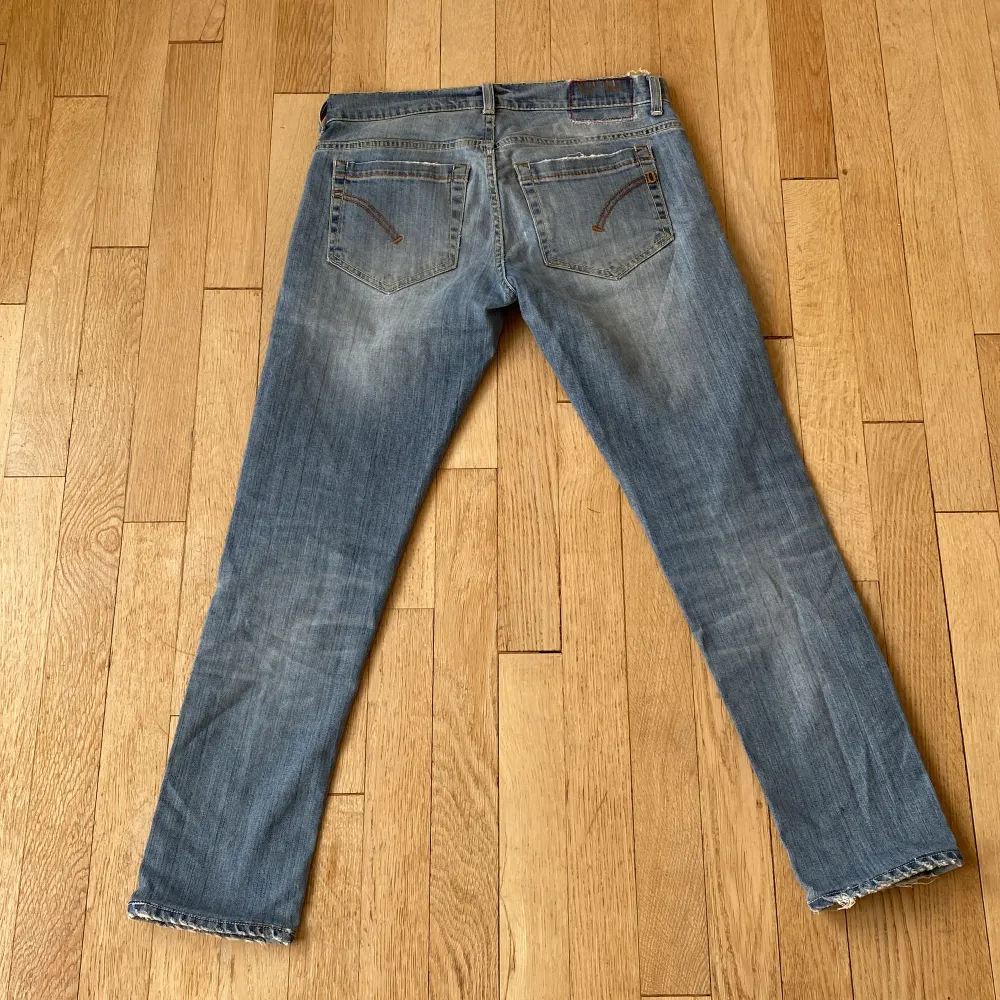 Tja, säljer dessa snygga dondup jeans i strlk 32/31 skick 9/10 för fler frågor eller funderingar är det bara att höra av sig mvh Jonte . Jeans & Byxor.