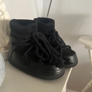 Inuikii boots - Anvönda typ 3 gånger Stl 37 Har boxen kvar.