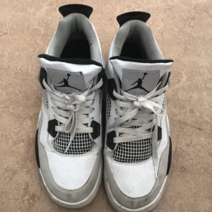 Jodan 4 - Nike air Jordan 4 military black 