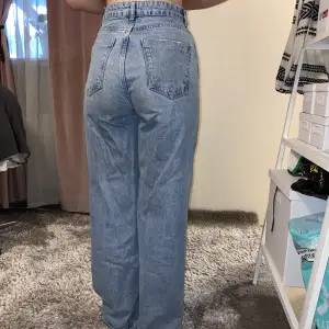 Jeans från Zara i storlek 36!