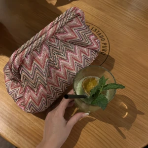 Väska Becksödergaard - Portmonnä väska från Becksödergaard. Beställde för många så har två helt oöppnade väskor i rosa hemma. Köpta för 600kr 