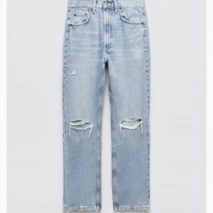 jeans - Super snygga jeans från Zara! Aldrig användt, säljer för dom är lite stora på mig💗