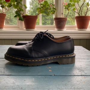 Dr. Martens loafers  - Låga Dr. Martens! Bara använda några få gånger så i väldigt bra skick!
