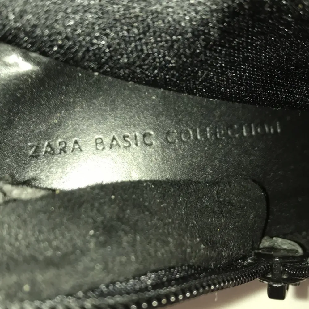 Stövlar ifrån Zara Basic, använda någon enstaka gång, men säljer dom nu pga att dom blivit för små🌸. Skor.