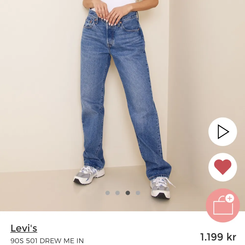 Säljer mina Levis jeans 501, en superfin tvätt. Äslkar färgen och modellen men dessvärre är dessa alldeles för stora för mig. Använt dessa Max 5 gånger. Nya 1199kr säljer mina för 900 kr. Hör av er vid frågor. W25 L32. Jeans & Byxor.