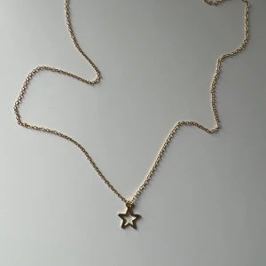 Star necklace gold  - LIMITED EDITION OBS inte äkta guld