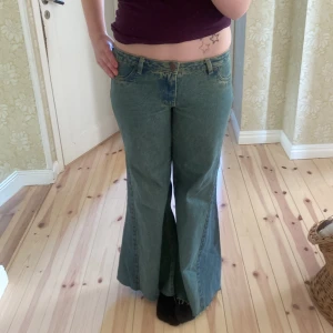 jeans - säljer dessa fina jeans då de inte kommer till användning. skriv privat för fler bilder, mått osv