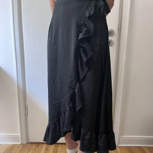 Omlott kjol - Från nakd, aldrig använd bara testad. Passar större också då man knyter den själv. 