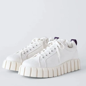 Eytys odessa  - Säljer mina odessa sneakers i canvas som är inköpta 21 på NK då jag inte får någon användning för de🥲 fint skick pga knappt använda, har kvar låda+dustbag! Skriv för fler bilder🫶