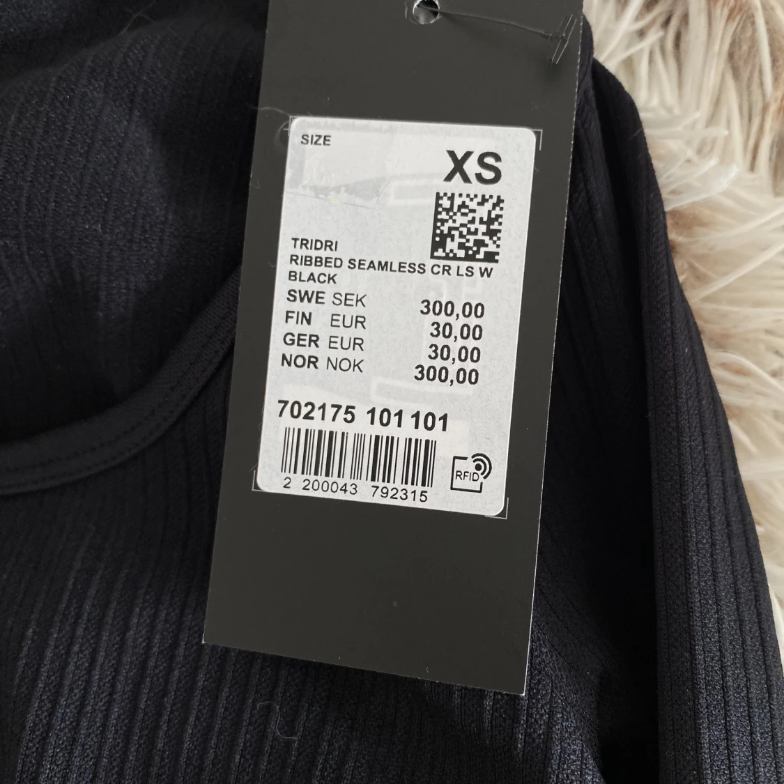 Träningstopp svart - 91