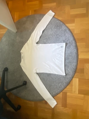 Jack&jones stickad tröja - Stickad crew neck tröja från jack&jones, helt oanvänd i storlek xs, är lite stor i storleken så passar för S också. Orginalt pris 450kr