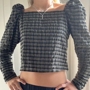 Blus - Fin blus i storlek L sitter som s/m 