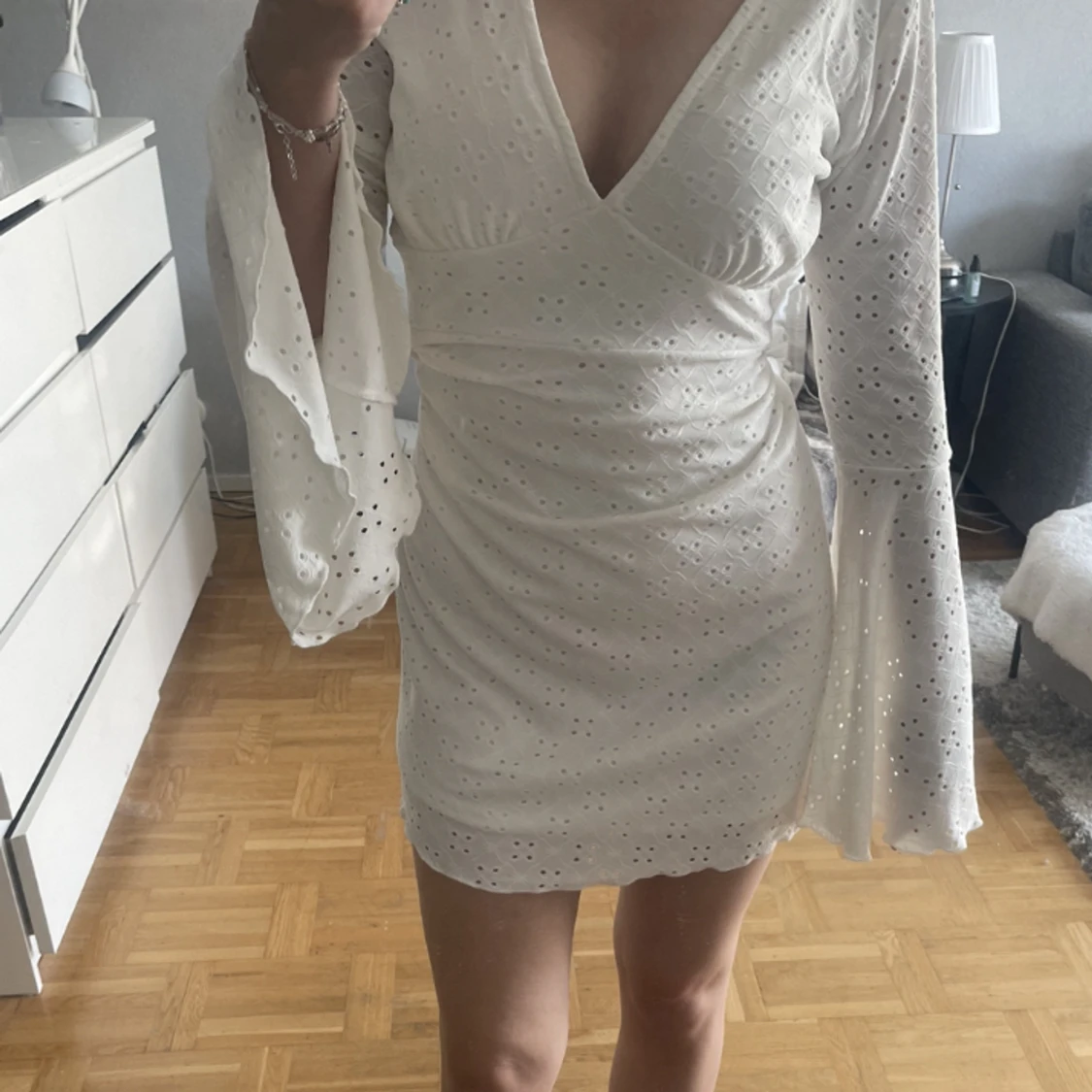 Den perfekta studentklänningen! Älskar den men vill ha en kortärmad klänning istället! Det är det skönaste materialtet. Inte alls genomskinligt! Köpt från boohoo och pr slutsåld!💕 - 91