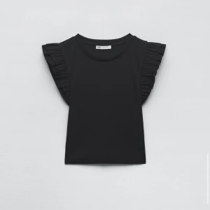 Zara tröja - Super snygg tröja från zara som är perfekt för sommaren har endast användas 1 gång men kommer tyvärr inte till användning :(