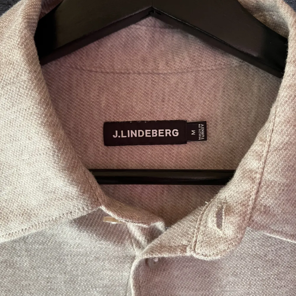 J.lindberg skjorta använd ett fåtal gånger, inga defekter  . Skjortor.