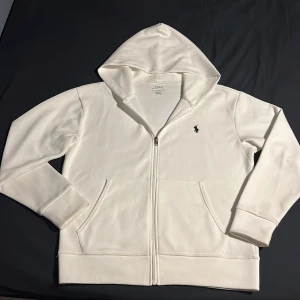Ralph lauren zip hoodie - En fet Ralph lauren zip hoodie Inte använd alls mycket Aldrig blivit tvättad