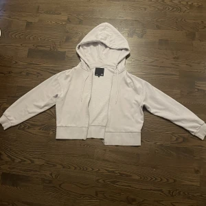 Ljuslila kofta - Ljuslila kofta från lager 157, bra sick.