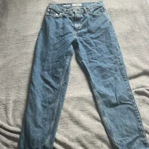 Säljer dessa jeans som jag inte har använt på länge! Kan svara på mer frågor också! Köpare står för frakt! ❤️