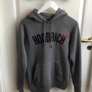 Hoodrich Dress - Hej, jag säljer min Hoodrich Dress som är i ett fint skick.