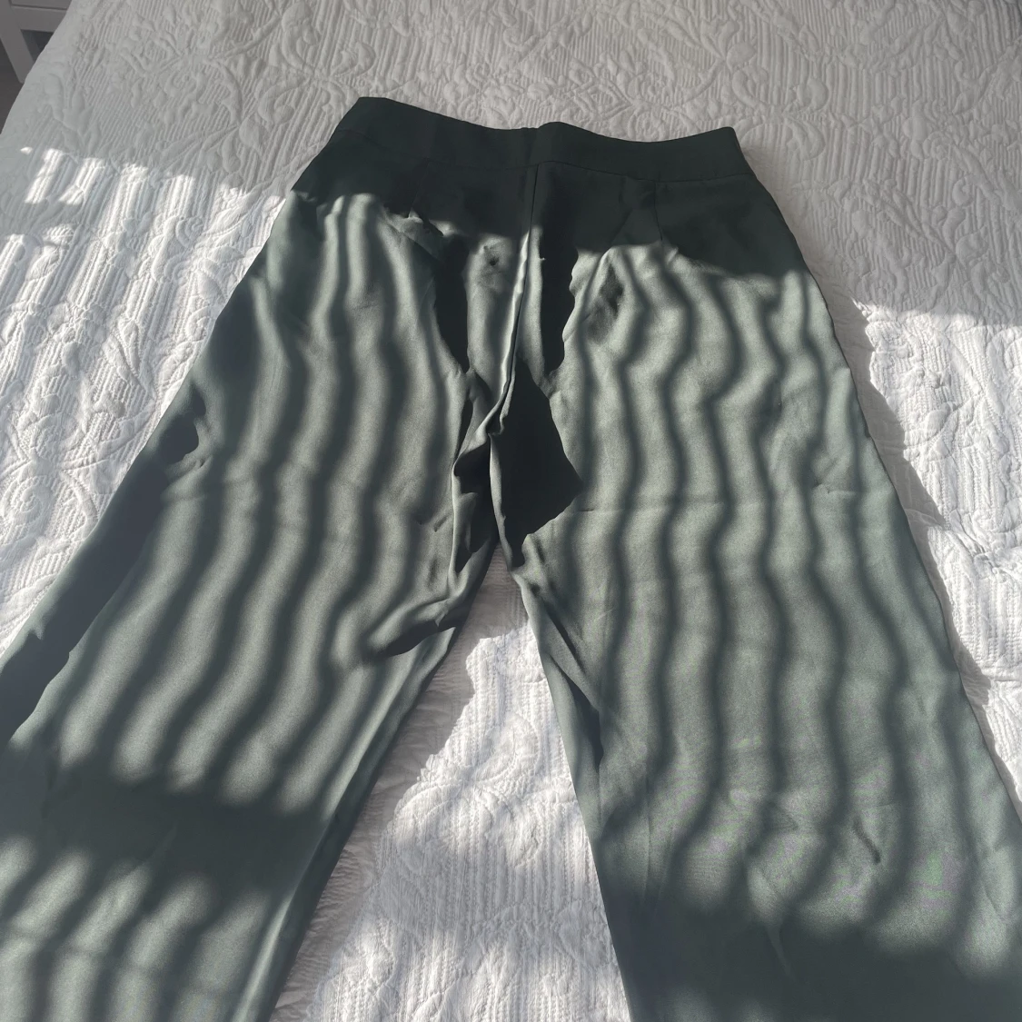 Mörkgröna kostymbyxor  - 90