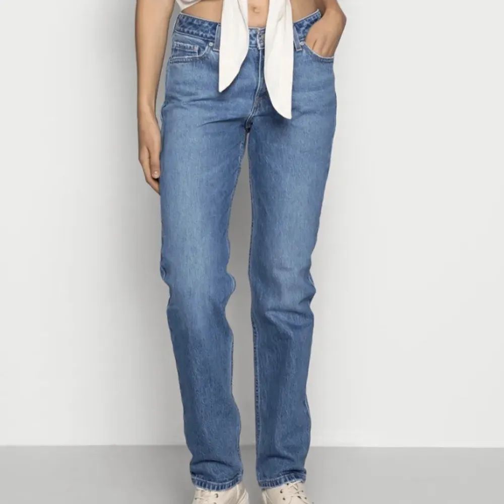 Low straight jeans som är köpta från Levi, aldrig använda och köparen står för frakt !! Tryck gärna på köp nu. Jeans & Byxor.