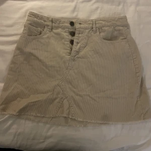 Beige kjol - En beige kjol💞 lite kort