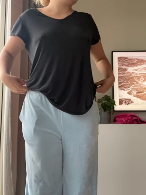 Blåa mjukisbyxor - Super gosiga mjukisbyxor från bikbok. Sällan använda då jag tycker mina ben ser korta ut i dom.